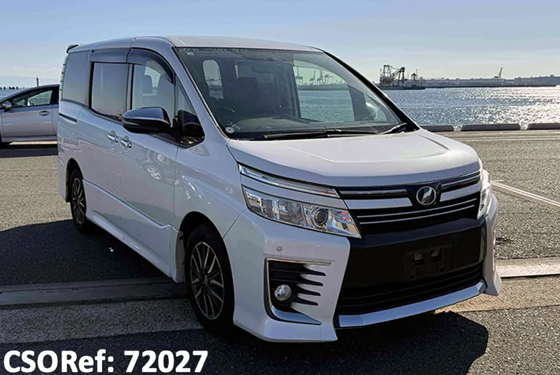 Toyota / Voxy 2015